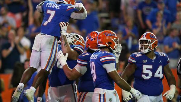 USF botches late FG, No. 18 Florida gets 31-28 win in Swamp