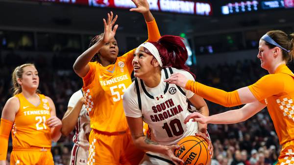 South Carolina tops Tennessee to complete 2nd-straight perfect regular season