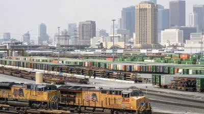 Railroads and regulators must address the dangers of long trains, report says