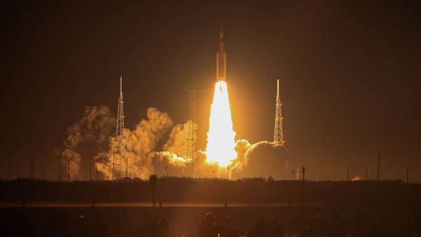 NASA’s Artemis I moon mission ends as Orion capsule splashes down in Pacific Ocean