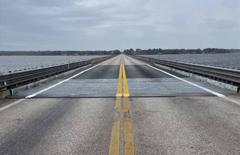 Grating replacement work on the Shands Bridge was completed Sunday, Feb. 4, eliminating the need for a closure the weekend of Feb. 9.