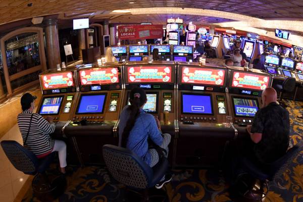 Las Vegas man hits sequential royal flush jackpot at casino, wins nearly $315K