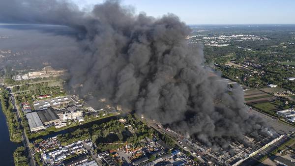 A fire burns down a shopping complex housing 1,400 outlets in Poland's capital
