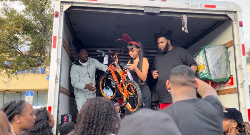 Jaguars cornerback Shaquill Griffin and local hip-hop artist Tokyo Jetz hosted the giveaway event.