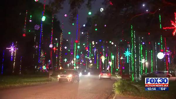 ‘This shows love’: Girvin Road Christmas lights back in action