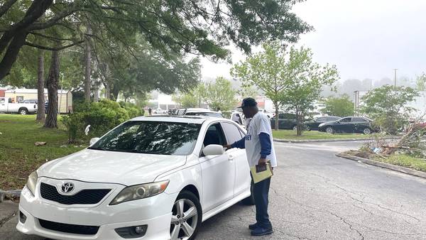 ‘It’s a blessing’: $10,000 of gas given away by Jacksonville City Councilman Reggie Gaffney and son