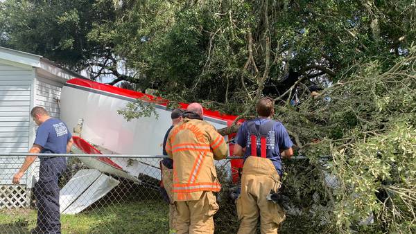 69-year-old pilot walks away with minor injuries after plane stalls, crashes in Hilliard backyard