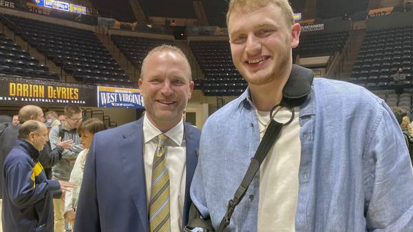 Star guard Tucker DeVries is transferring from Drake to join his dad at West Virginia