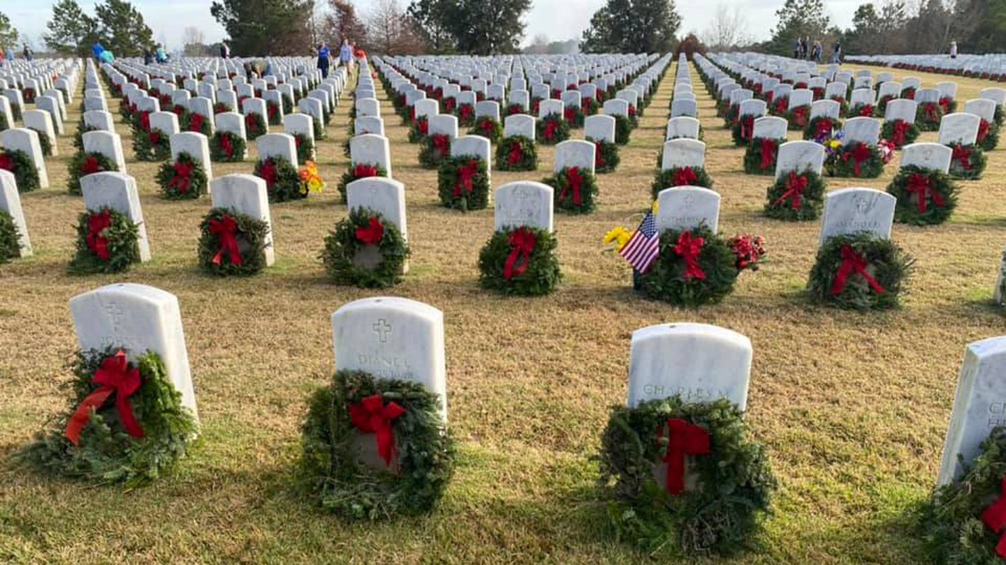 Wreaths Across America lay thousands of wreaths at Jacksonville