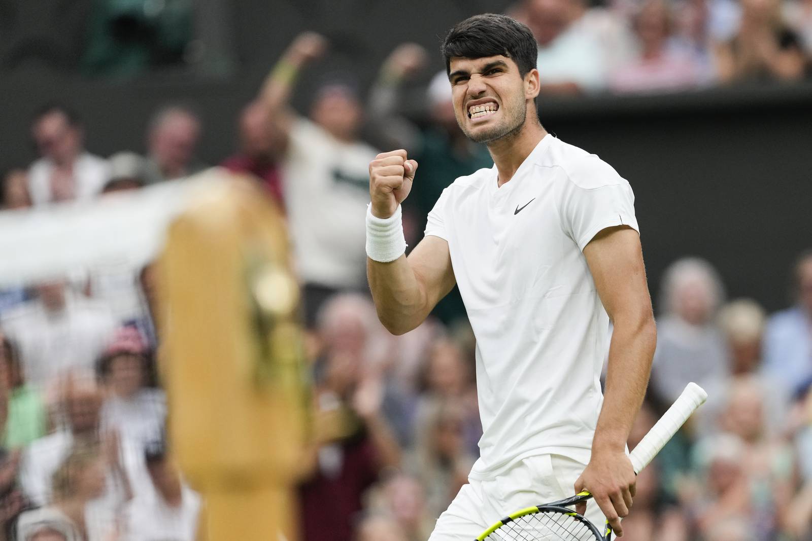 Defending Wimbledon champion Carlos Alcaraz comes back to beat Frances