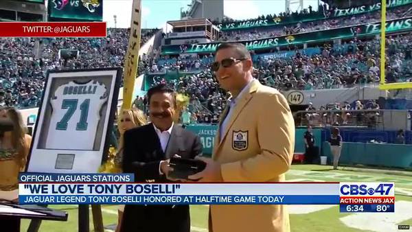 Tony Boselli gets Hall of Fame ring at Jaguars halftime show