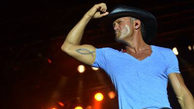Tim McGraw wears his dad's old jersey at the World Series