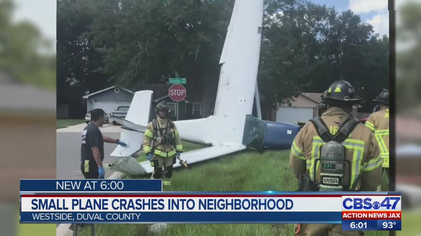 Single engine plane crashes during emergency landing in front yard of