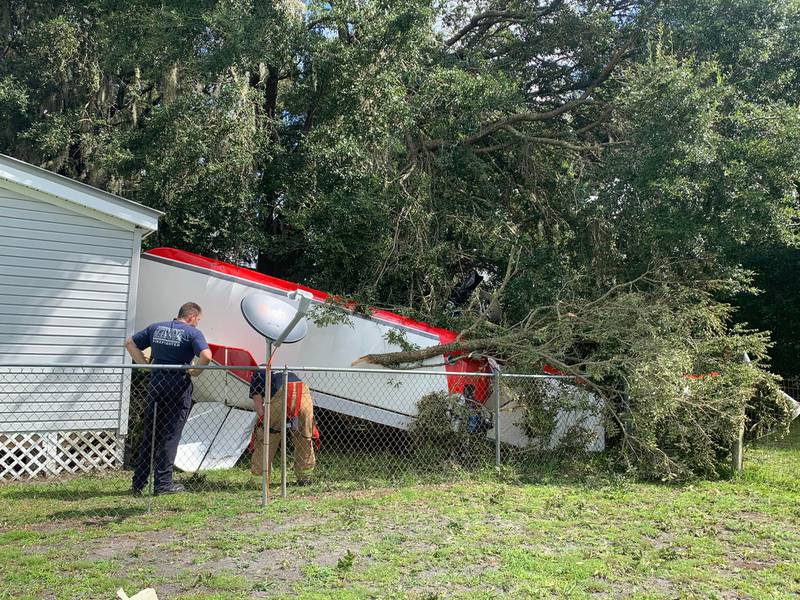 Plane crashes into backyard in Hilliard