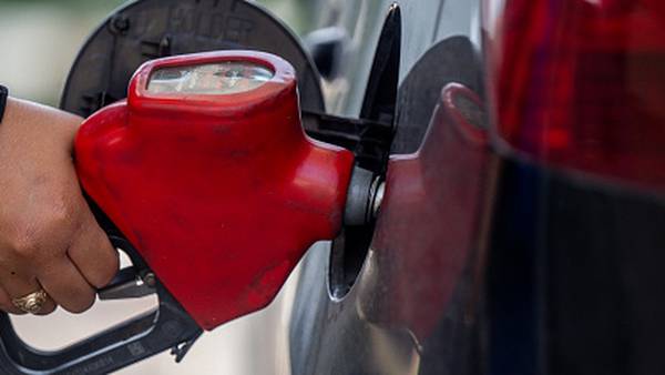 Florida gas prices slightly lower this week