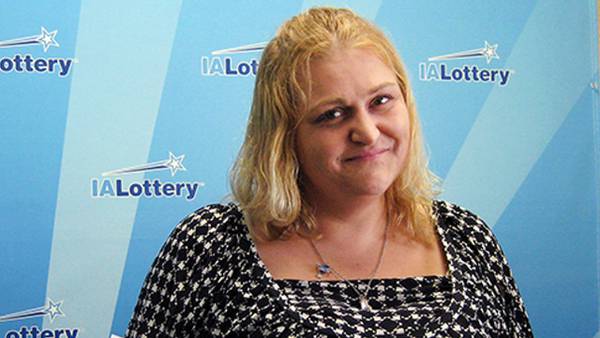 Woman almost tossed $100K lottery ticket but scanned winner while buying sandwich