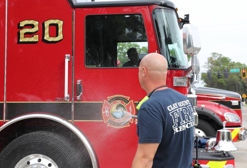 A member of CCFR washing down new Engine 20.