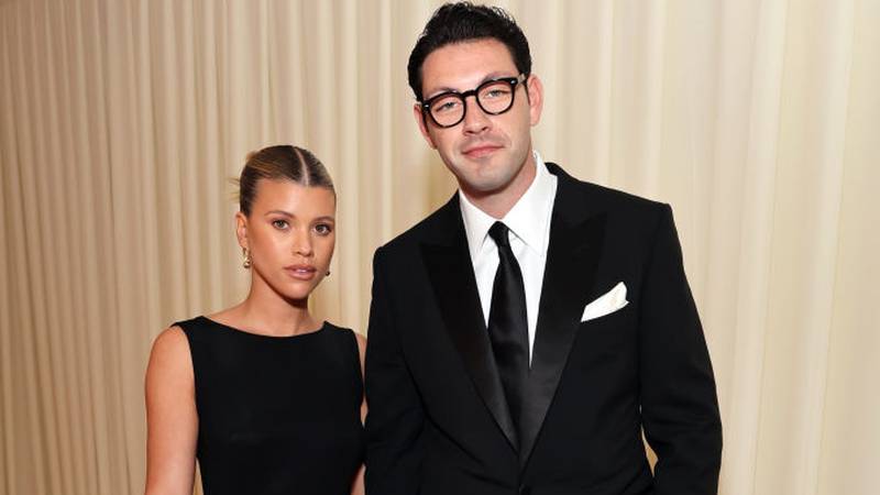 WEST HOLLYWOOD, CALIFORNIA - MARCH 27: (L-R) Sofia Richie and Elliot Grainge attend the Elton John AIDS Foundation's 30th Annual Academy Awards Viewing Party on March 27, 2022 in West Hollywood, California. (Photo by Amy Sussman/Getty Images for Elton John AIDS Foundation)