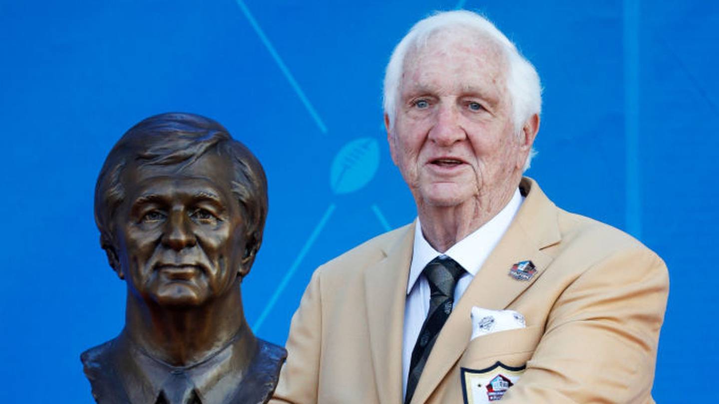 Gil Brandt, 91, Dies; Helped Make the Cowboys 'America's Team' - The New  York Times