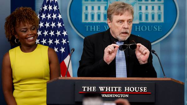 ‘Star Wars’ actor Mark Hamill stops by White House briefing