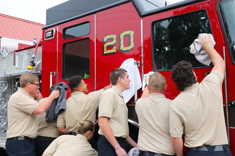 Non-certified recruits help clean the brand new Engine 20.