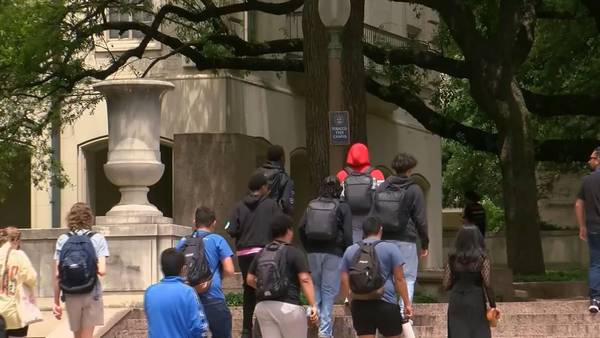 Scams target college students heading back to campus