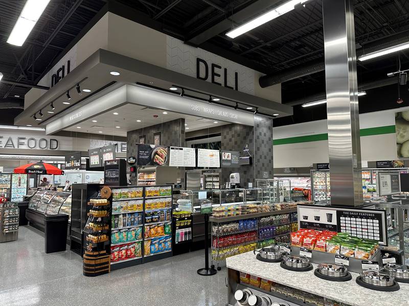 The new Publix opened Thursday at the Neptune Beach Plaza at 580 Atlantic Boulevard, which used to be occupied by Lucky’s Market.