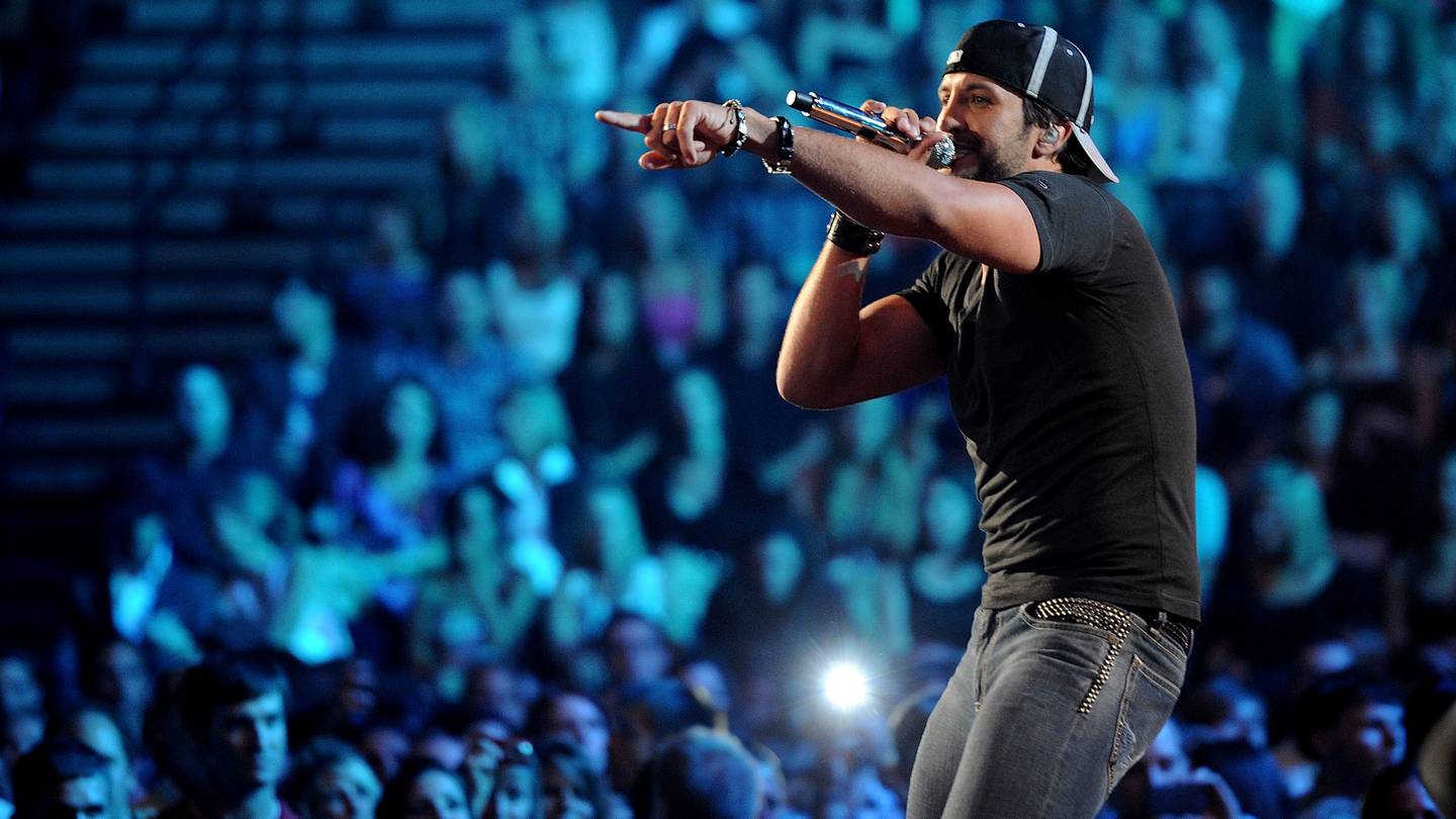 Country star Luke Bryan to perform during concert stop in Jacksonville