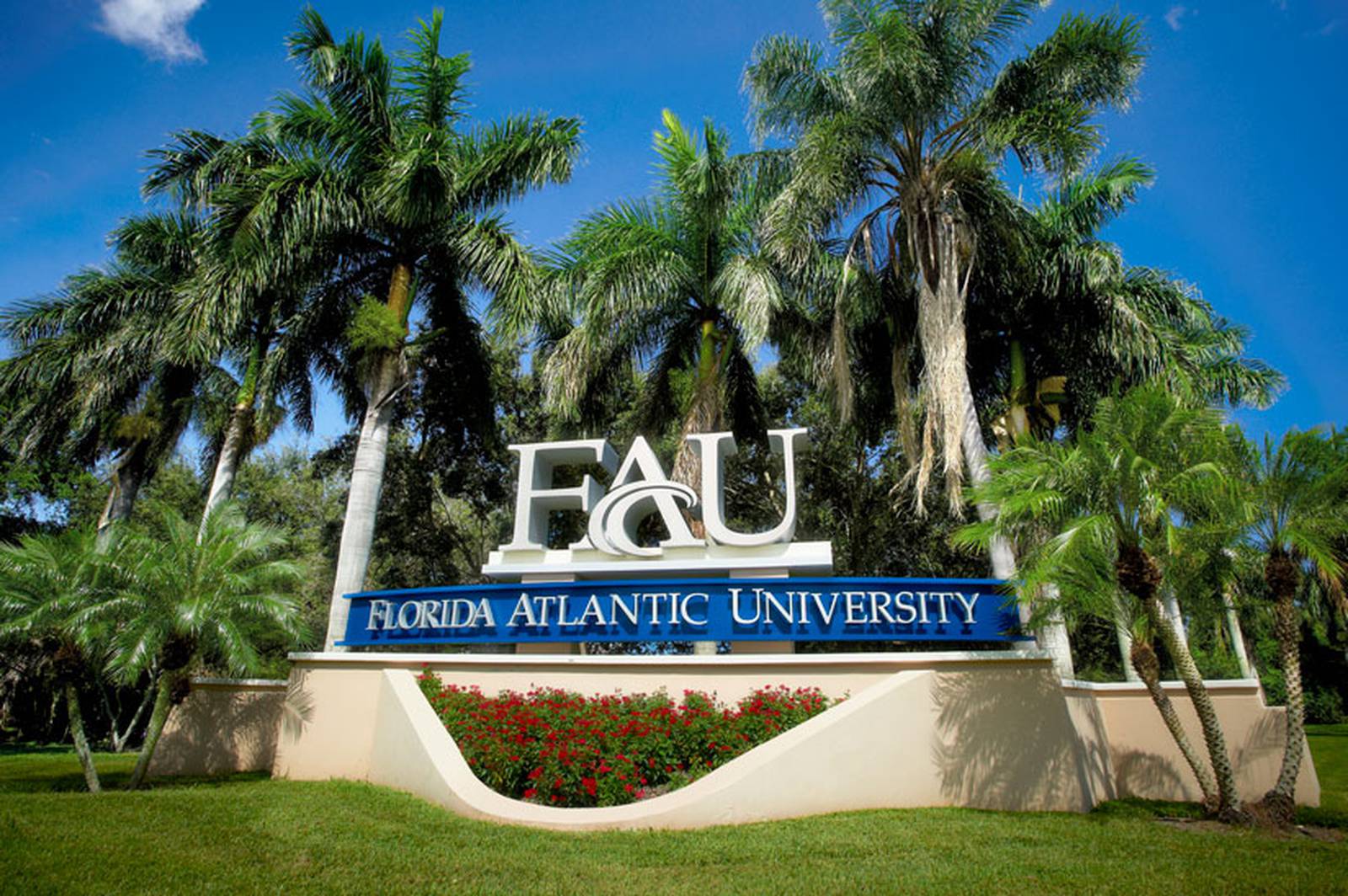 Class of 2024 Fullride scholarship available for firstgeneration
