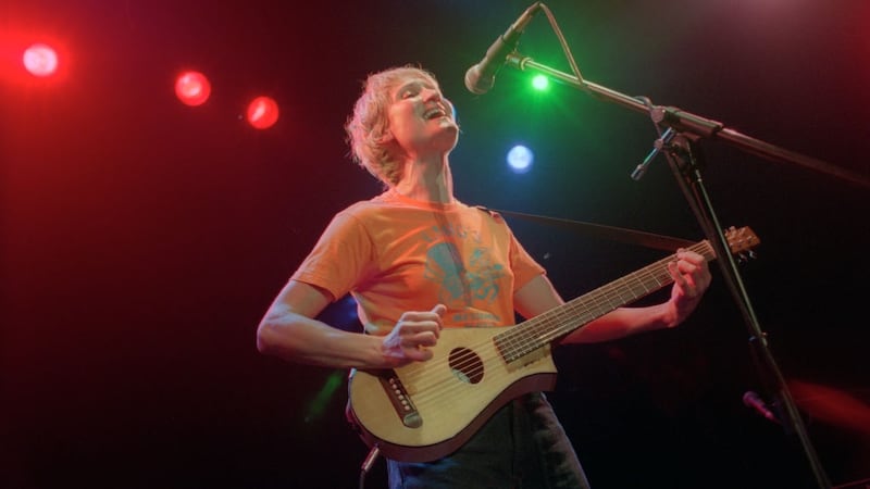 ‘I Kissed A Girl’ singer/songwriter Jill Sobule dies in house fire