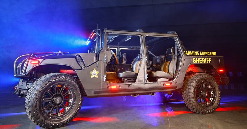 Look at this beauty Lee County Sheriff's Office submitted for the Florida Sheriffs Association’s 2024 Vehicle Graphics Contest for the Administrative Vehicles Category.