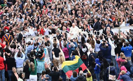 VATICAN CITY, VATICAN, MARCH 31: Pope Francis greets the faithful at the end of the Easter Sunday Mass in St. Peter's Square in Vatican City, Vatican, on March 31, 2024.Easter is a Christian festivity which celebrates the resurrection of Jesus on the third day of his death by crucifixion. (Photo by Isabella Bonotto/Anadolu via Getty Images)