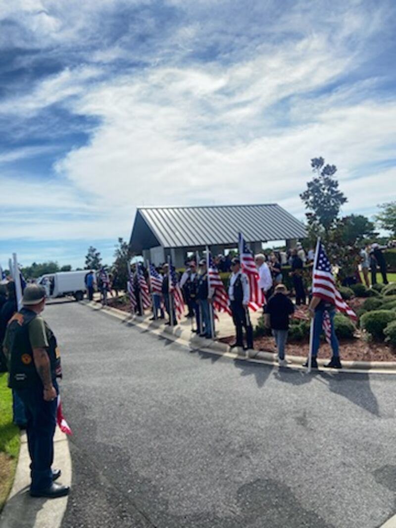 A veteran without a family was celebrated by hundreds in Jacksonville community. Hundreds came out to the Jacksonville National Cemetery to pay tribute to Frank Burke Jr. Many people didn’t even know him. They just felt called to be there.