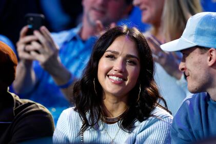 LOS ANGELES, CALIFORNIA - JANUARY 05: Jessica Alba attends a game between the USC Trojans and the UCLA Bruins in the second half at UCLA Pauley Pavilion on January 05, 2023 in Los Angeles, California. (Photo by Ronald Martinez/Getty Images)