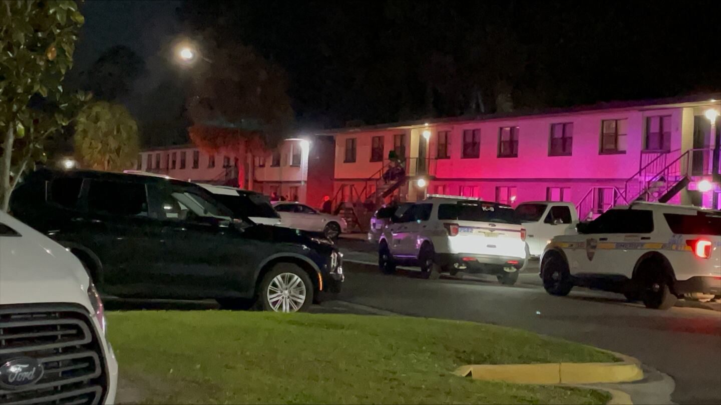 Police have responded to the Vista Landing Apartments in Jacksonville.