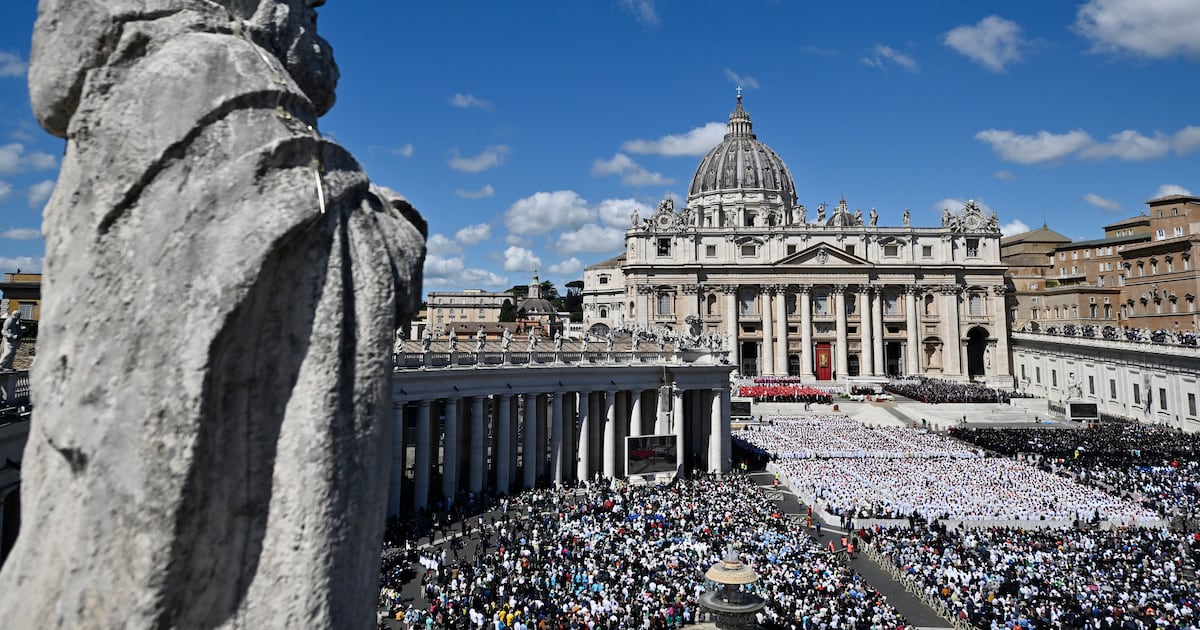 Photos Hundreds of thousands of people gather as Pope Francis laid to