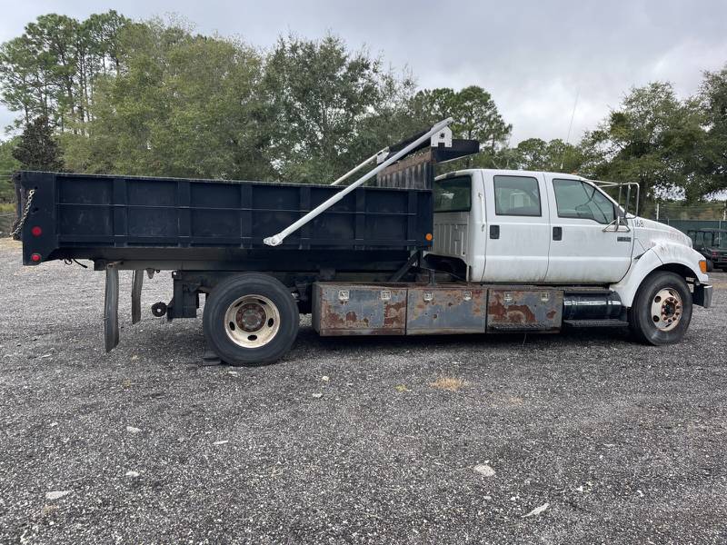 If you need to haul some heavy payloads, this 2005 Ford F-750 looks to be up to the job.